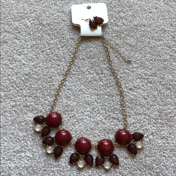 Charming Charlie statement necklace - Picture 1 of 3